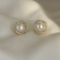 1 Pair Elegant Classical Lady Pearl Alloy Gold Plated Ear Studs main image 2