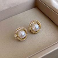 1 Pair Elegant Classical Lady Pearl Alloy Gold Plated Ear Studs main image 1