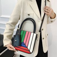 Frau Alle Jahreszeiten Pu-leder Farbblock Strassenmode Nähgarn Quadrat Reißverschluss Handtasche main image 6