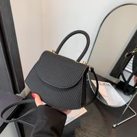 Women's All Seasons Pu Leather Solid Color Classic Style Semicircle Flip Cover Handbag main image 3