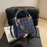 Women's All Seasons Woolen Solid Color Classic Style Sewing Thread Square Zipper Handbag main image 4