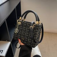 Women's All Seasons Woolen Solid Color Classic Style Sewing Thread Square Zipper Handbag main image 3