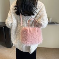 Women's Plush Solid Color Cute Basic Sewing Thread Square Magnetic Buckle Shoulder Bag Crossbody Bag Bucket Bag main image 4