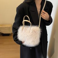 Women's Plush Solid Color Cute Basic Sewing Thread Square Magnetic Buckle Shoulder Bag Crossbody Bag Bucket Bag main image 5