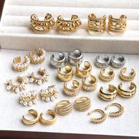 1 Paire Élégant Vêtement De Rue Géométrique Placage Incruster Le Cuivre Perles Artificielles Zircon Plaqué Or 18k Boucles D'oreilles main image 1