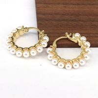 1 Paar Einfacher Stil Runden Überzug Inlay Kupfer Perle Vergoldet Ohrringe main image 4