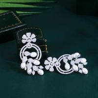 1 Pair Elegant Princess Irregular Leaves Snowflake Plating Hollow Out Inlay Copper Artificial Pearls Zircon Rhodium Plated Silver Plated Drop Earrings main image 5