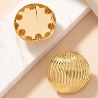 1 Pair Simple Style Classic Style Shell Plating Ferroalloy 14k Gold Plated Ear Studs main image 3