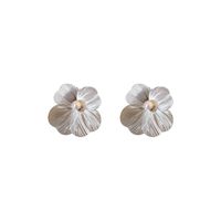 1 Pair Simple Style Flower Inlay Copper Pearl Ear Studs main image 5