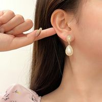 1 Pair Ig Style Simple Style Water Droplets Plating Inlay Alloy Acrylic Rhinestones Pearl Gold Plated Drop Earrings Ear Cuffs main image 2