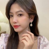 1 Pair Ig Style Simple Style Water Droplets Plating Inlay Alloy Acrylic Rhinestones Pearl Gold Plated Drop Earrings Ear Cuffs main image 3