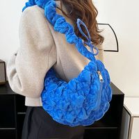 Women's Autumn&winter Polyester Solid Color Maximalism Classic Style Streetwear Knot Sewing Thread Dumpling Shape Zipper Underarm Bag main image 6