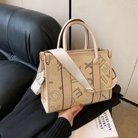 Women's Pu Leather Letter Classic Style Sewing Thread Square Zipper Handbag main image 1