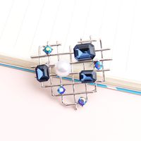 Shiny Heart Shape Alloy Inlay Rhinestones Glass Women's Brooches main image 3