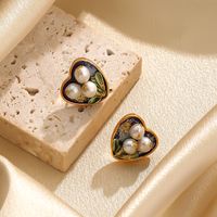 1 Pair Casual Simple Style Flower Plating Inlay Copper Freshwater Pearl 18k Gold Plated Ear Studs main image 10