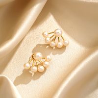 1 Pair Elegant Luxurious Simple Style Sector Inlay Freshwater Pearl Copper Freshwater Pearl 18k Gold Plated Ear Studs main image 3
