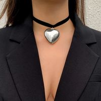Vintage Style Heart Shape Plastic Flocking Wholesale Pendant Necklace main image 1