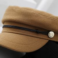 Frau Basic Britischer Stil Einfarbig Kette Gebogene Traufen Militärischer Hut main image 4