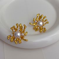 1 Piece Vintage Style Fireworks Plating Inlay Copper Artificial Pearls Artificial Diamond 18k Gold Plated Ear Studs main image 4