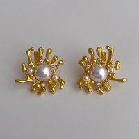 1 Piece Vintage Style Fireworks Plating Inlay Copper Artificial Pearls Artificial Diamond 18k Gold Plated Ear Studs sku image 1