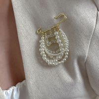 Élégant Sucré Numéro Alliage Placage Incruster Perles Artificielles Strass Femmes Broches main image 6