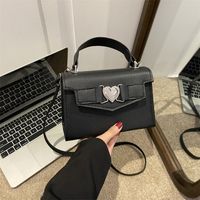 Women's Pu Leather Heart Shape Solid Color Streetwear Square Lock Clasp Handbag main image 2