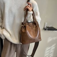 Women's Pu Leather Solid Color Vintage Style Classic Style Streetwear Sewing Thread Bucket String Shoulder Bag Bucket Bag main image 2