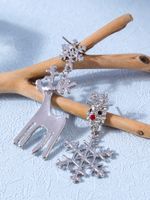 1 Pair Simple Style Snowflake Elk Plating Inlay Copper Glass Drop Earrings main image 4