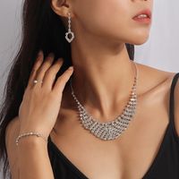 Lujoso Color Sólido Aleación Embutido Diamante Artificial Mujeres Pulsera Aretes Collar sku image 1