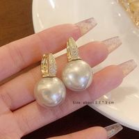 1 Pair Elegant Simple Style Commute Geometric Plating Inlay Artificial Pearl Copper Artificial Rhinestones 18k Gold Plated Earrings sku image 1