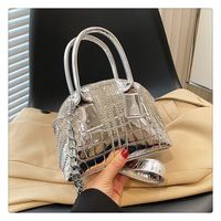 Femmes Faux Cuir Couleur Unie Vêtement De Rue Strass Gland Coquille Fermeture Éclair Sac Dôme main image 2