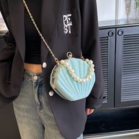 Women's Arylic Solid Color Streetwear Pearls Shell Hook Loop Dome Bag main image 4