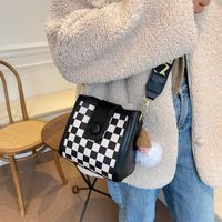 Women's Pu Leather Plaid Streetwear Bucket Zipper Shoulder Bag main image 5