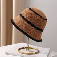 Women's Elegant Basic Stripe Wide Eaves Bucket Hat main image 5