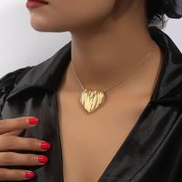 Ig Style Retro Roman Style Heart Shape Alloy Plating Women's Pendant Necklace main image 3