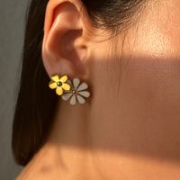 1 Pair Simple Style Commute Flower Plating Titanium Steel Gold Plated Ear Studs main image 3