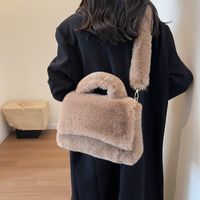 Femmes Peluche Couleur Unie Mignon De Base Fil À Coudre Carré Couvercle Rabattable Sac Carré sku image 1