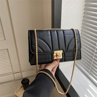 Women's Pu Leather Solid Color Classic Style Square Lock Clasp Shoulder Bag main image 2