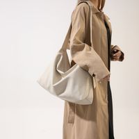 Women's Pu Leather Woolen Solid Color Preppy Style Streetwear Sports Pillow Shape Zipper Tote Bag main image 3