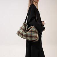 Women's Pu Leather Woolen Solid Color Preppy Style Streetwear Sports Pillow Shape Zipper Tote Bag main image 2