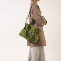 Women's Nylon Solid Color Vintage Style Classic Style Streetwear Sewing Thread Bucket Zipper Shoulder Bag Bucket Bag Underarm Bag sku image 3
