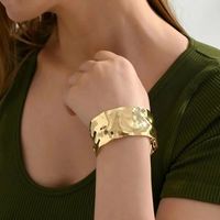 Style Simple Forme C Lune Beignets Acier Inoxydable Bande Placage Sculpture Plaqué Or 18k Bracelet sku image 2