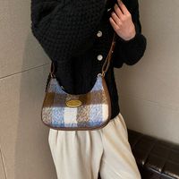 Women's Woolen Plaid Basic Vintage Style Sewing Thread Dumpling Shape Zipper Shoulder Bag Underarm Bag sku image 2