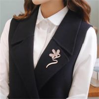 Simple Style Commute Flower Alloy Inlay Rhinestones Women's Brooches main image 2