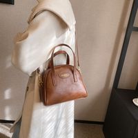 Women's Pu Leather Solid Color Vintage Style Classic Style Streetwear Sewing Thread Shell Zipper Handbag Dome Bag main image 1