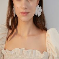 1 Pair Casual Retro Flower Plating Inlay Alloy Rhinestones Silver Plated Ear Studs main image 1