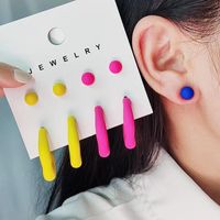 1 Set Simple Style Geometric Solid Color Spray Paint Arylic Ear Studs main image 1