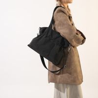 Women's Nylon Solid Color Vintage Style Classic Style Streetwear Sewing Thread Bucket Zipper Shoulder Bag Bucket Bag Underarm Bag main image 4
