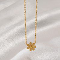 Stainless Steel 18K Gold Plated Simple Style Plating Daisy Pendant Necklace main image 5