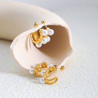 1 Pair Ig Style Casual C Shape Solid Color Plating Inlay Stainless Steel Artificial Pearls 14k Gold Plated Ear Studs main image 5